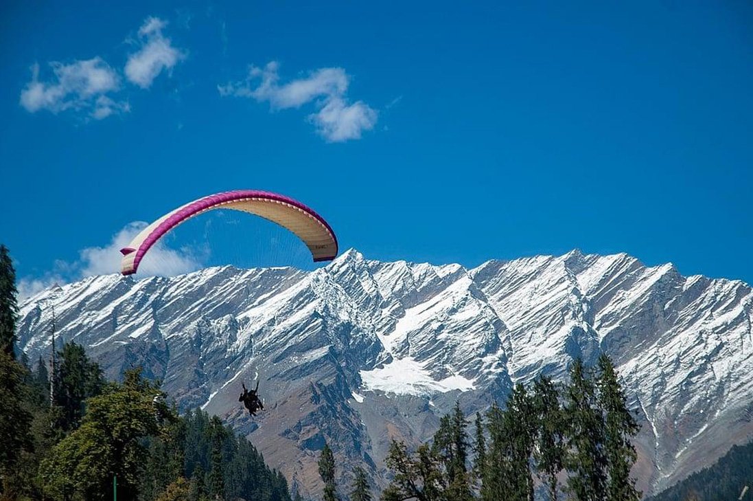 Paragliding in Himachal